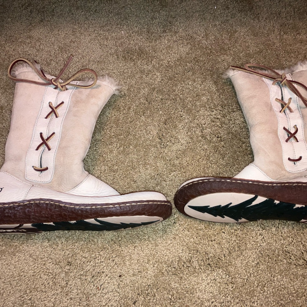 Born Women's Cream and Brown fuzzy Boots, size 7